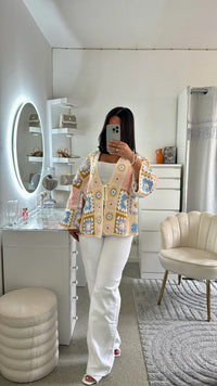 Cardigan au crochet avec fermeture à lacets