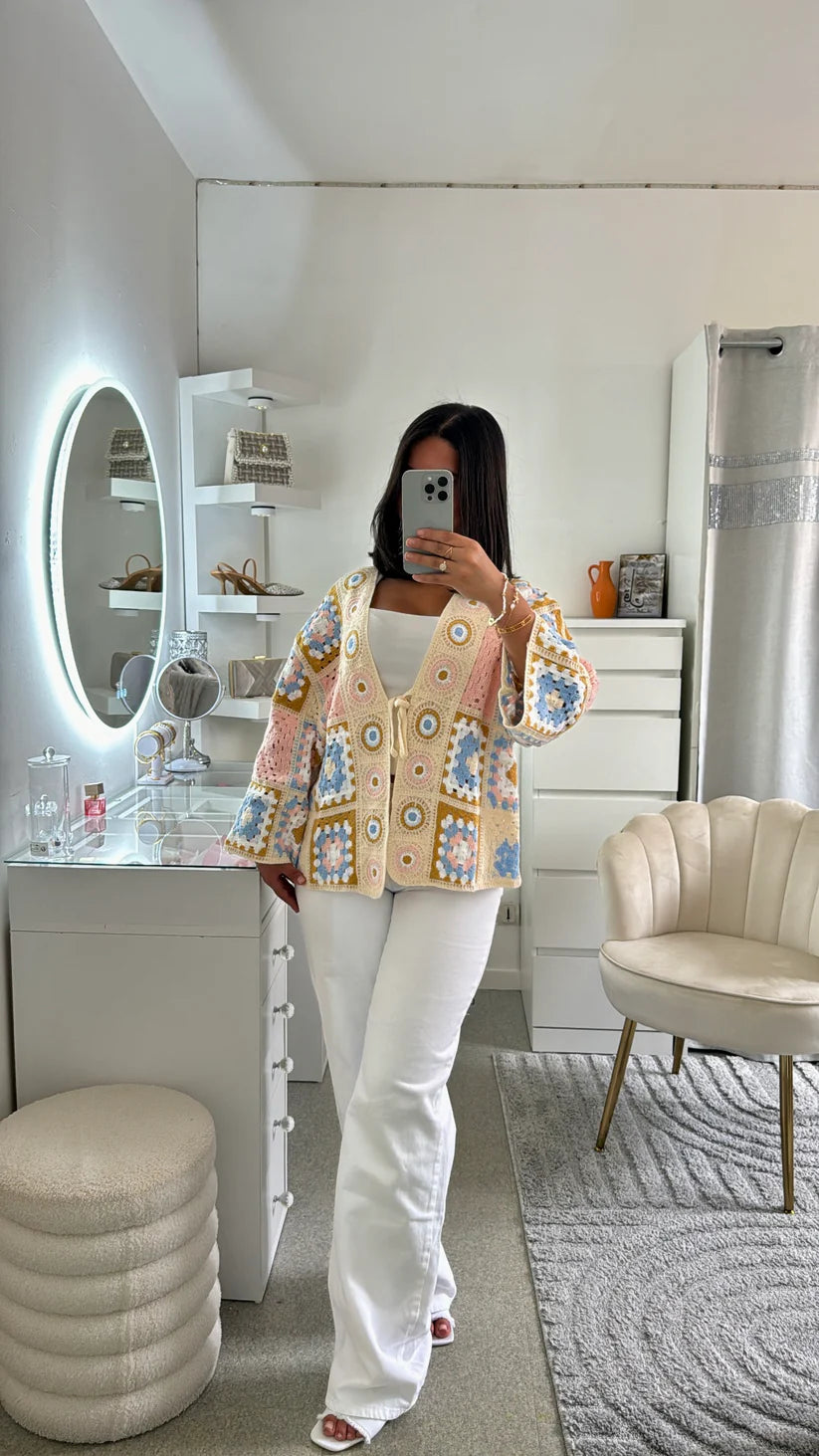 Cardigan au crochet avec fermeture à lacets