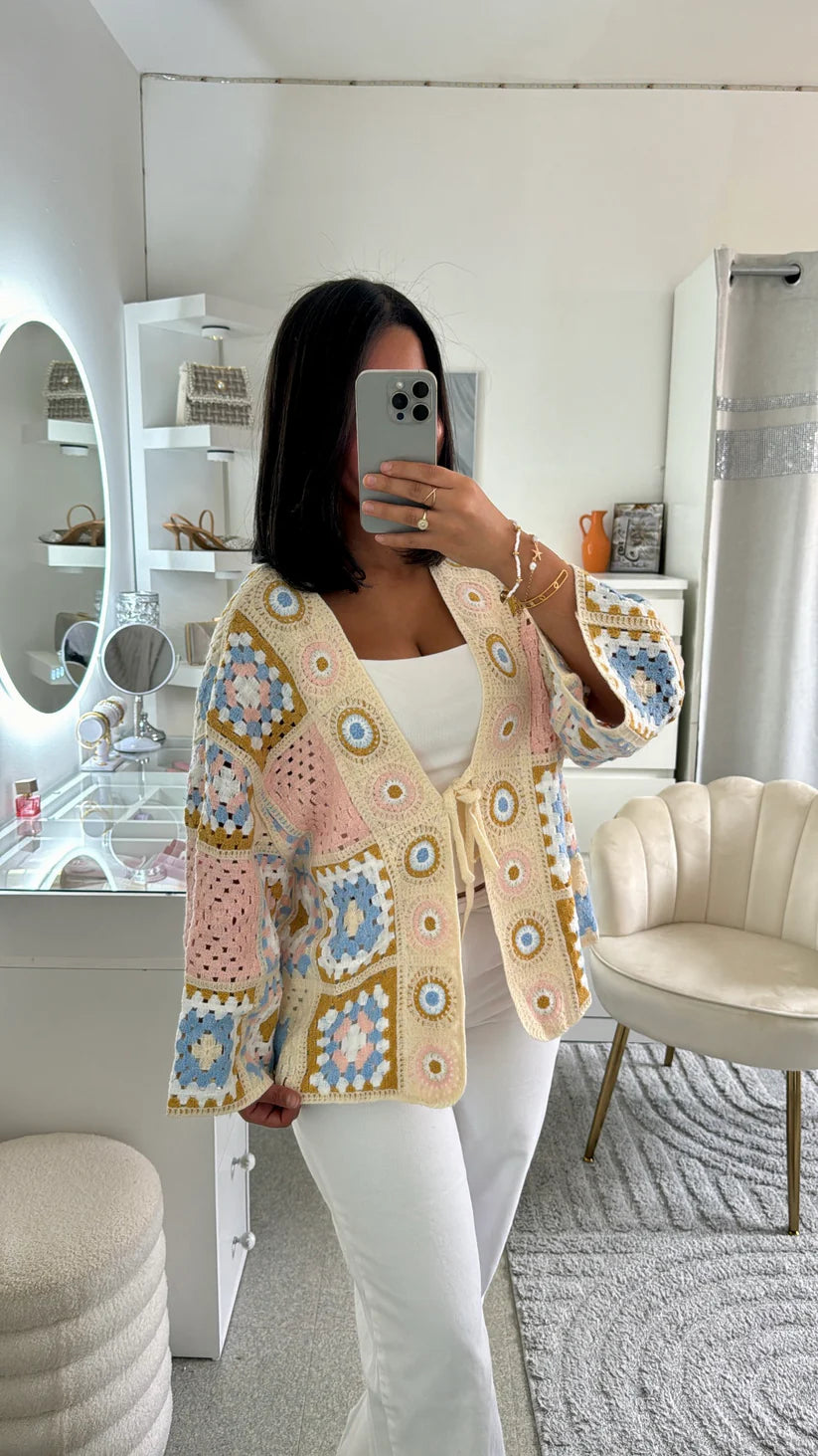 Cardigan au crochet avec fermeture à lacets